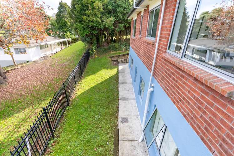 77A Royal Road Massey_26