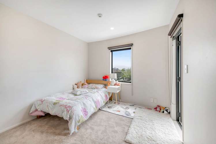 2F/6 Collins Street Takapuna_5