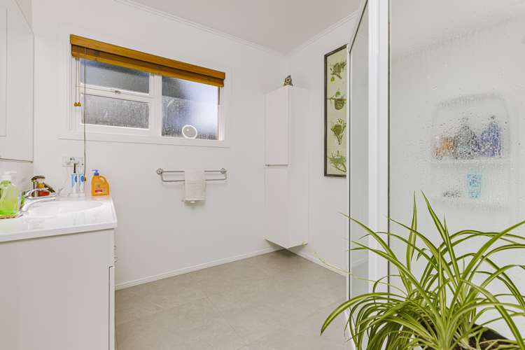 69 Beach Road Pahurehure_12