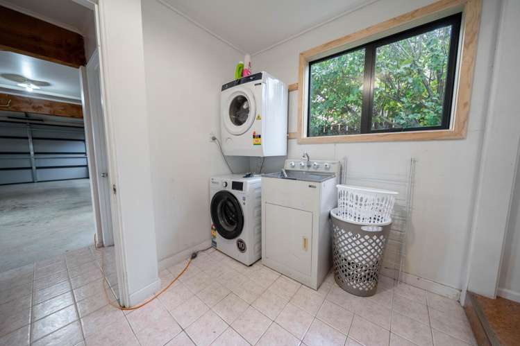 708 Queens Drive Waikiwi_21