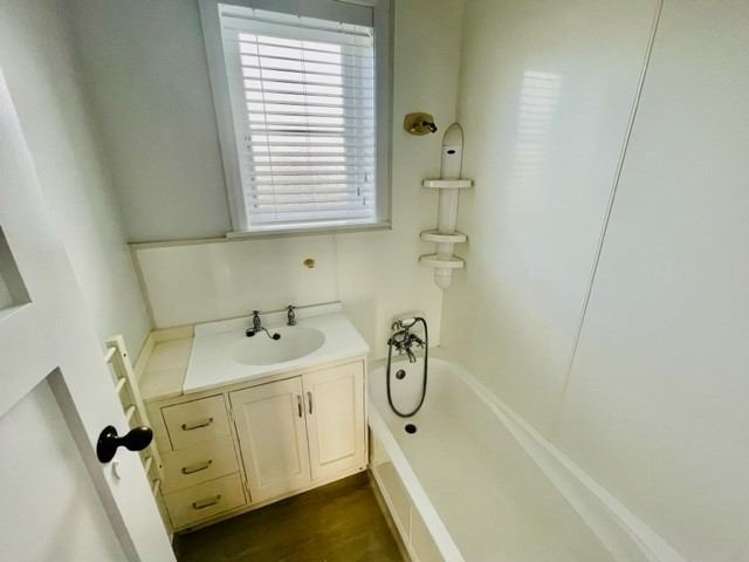 12 Ajax Street Narrow Neck_9