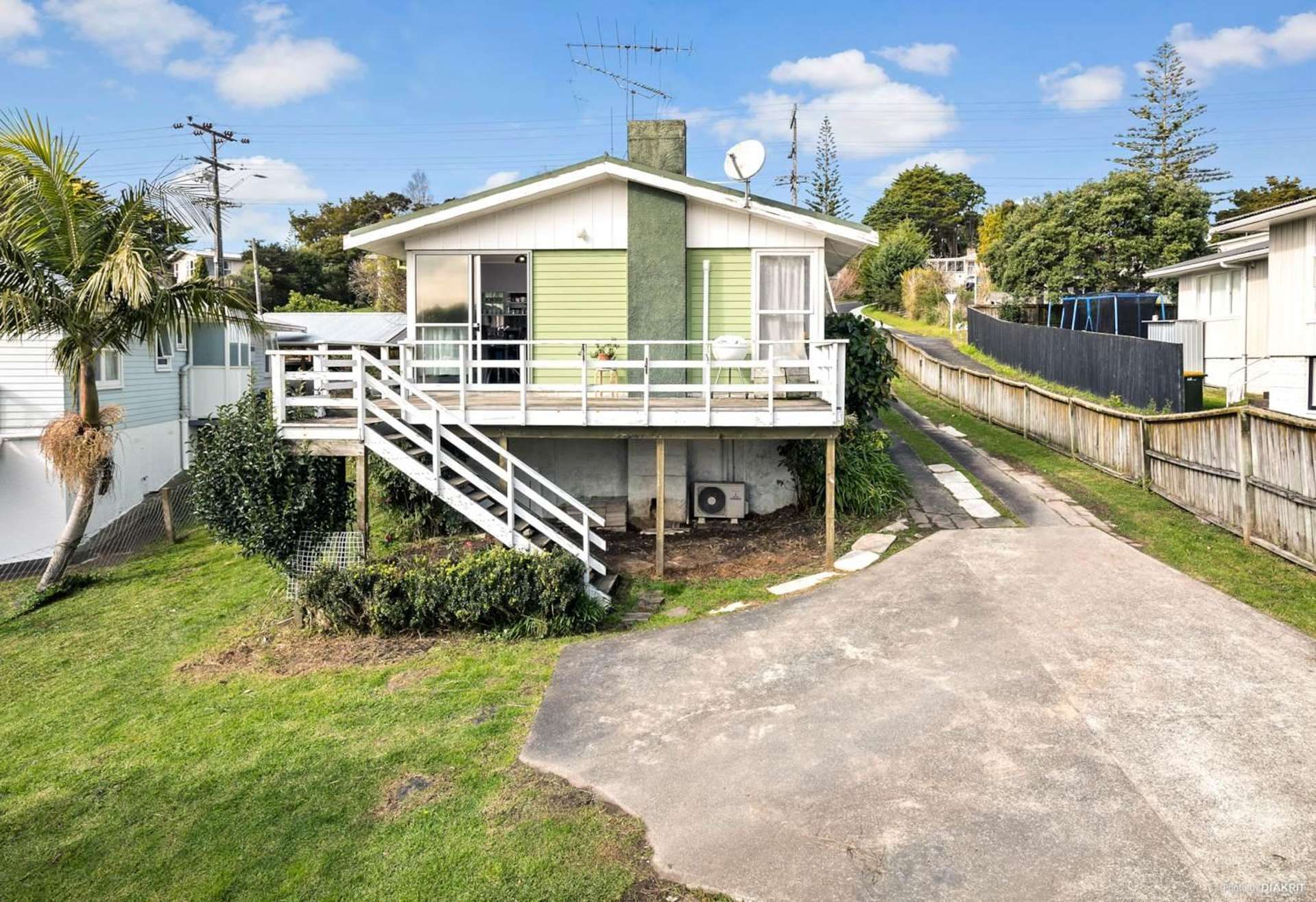 92 Archers Rd 10878_0