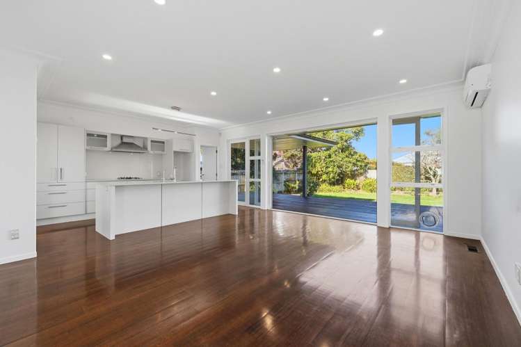 143 Riddell Road 1670_2