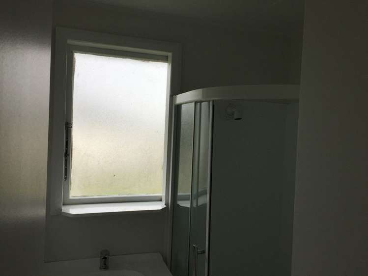 12 Castaing Crescent Te Atatu South_9