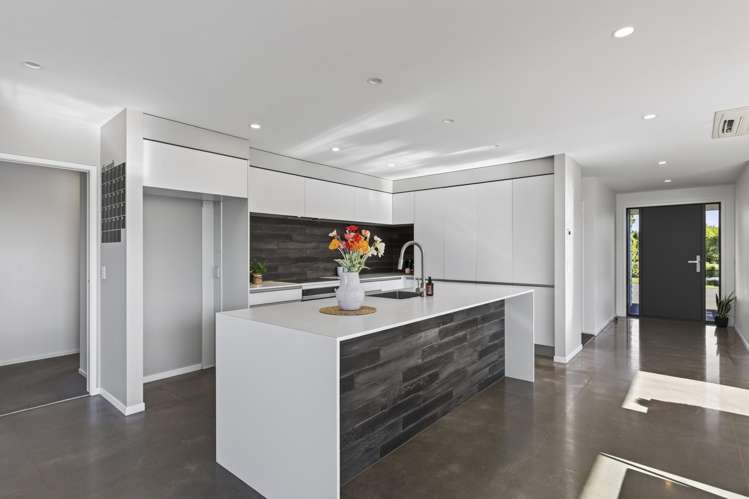 10 Masters Lane Waitara_14