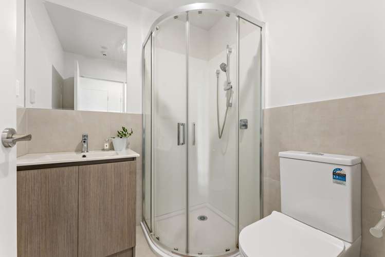 16/18 Hewlett Road Massey_10