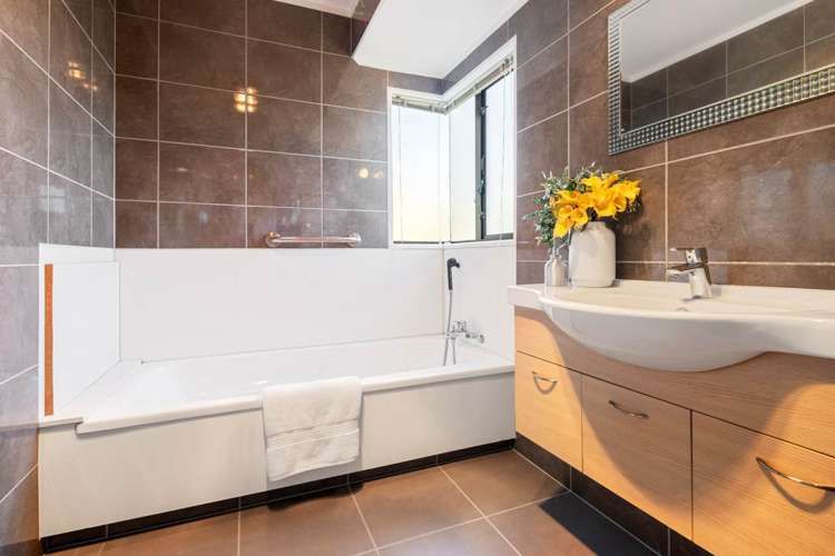 5 Eske Place Highland Park_12