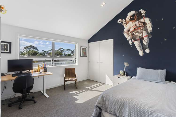 216 Riverside Avenue Point England_17