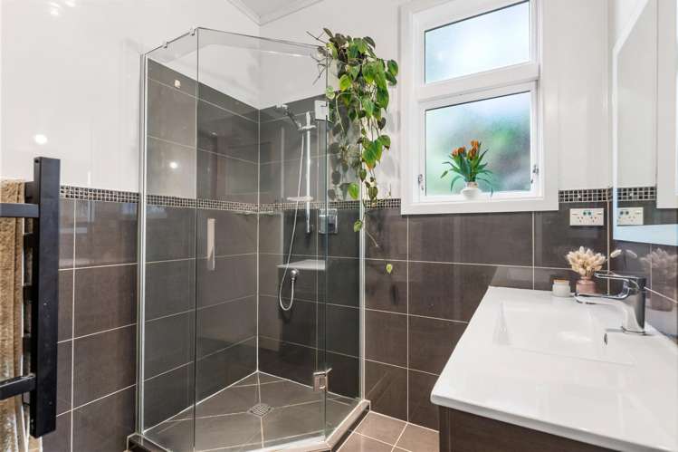 10 Bourbon Terrace Karori_16