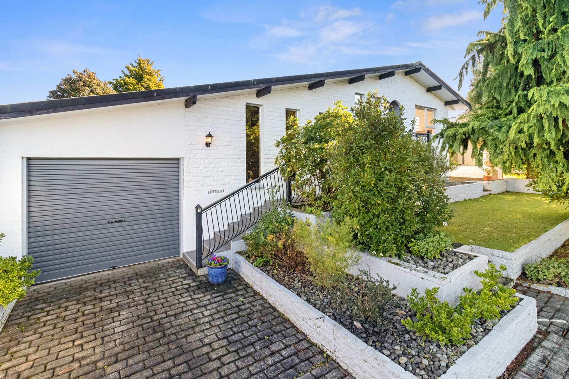 7 Lansdowne Crescent Glenview_0