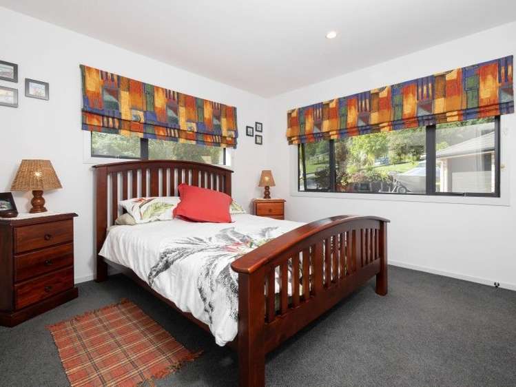 215 Judge Richardson Drive Opaheke_14