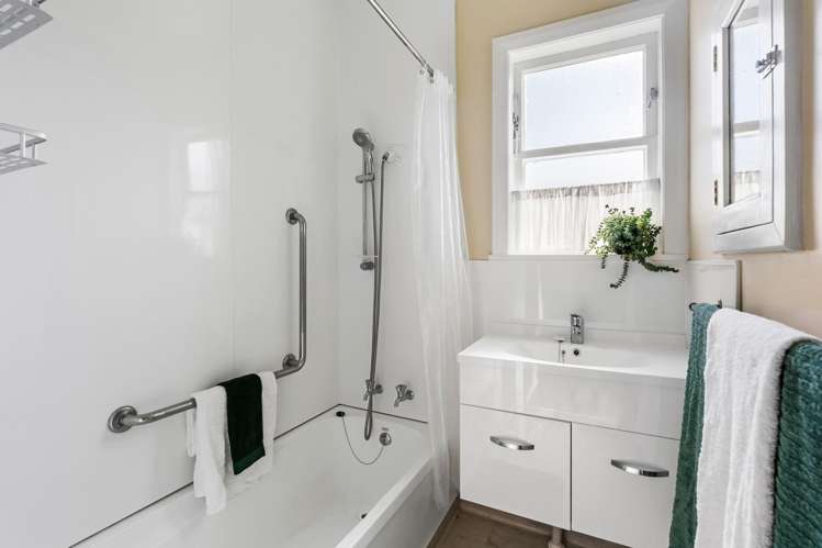 27 Old Lake Road Narrow Neck_5