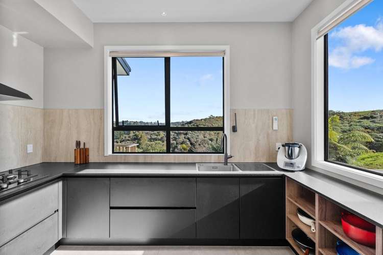 8 Ridgelea Road Long Bay_11