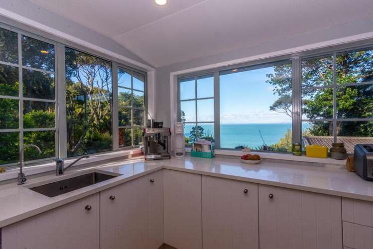 8 Kauri Point Road Laingholm_5