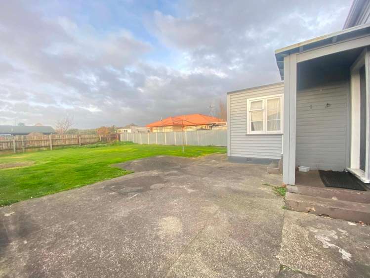 561 Queen Street East Levin_10