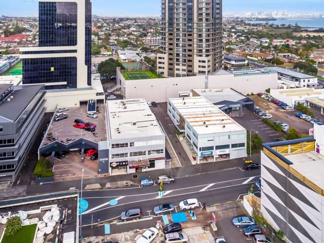 Dual sites in Takapuna growth zone