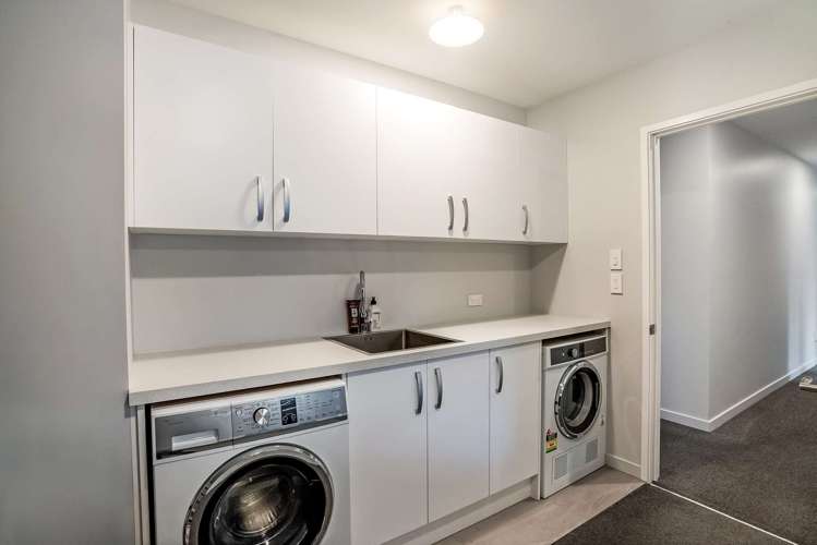 57 Sunline Avenue Lincoln_17