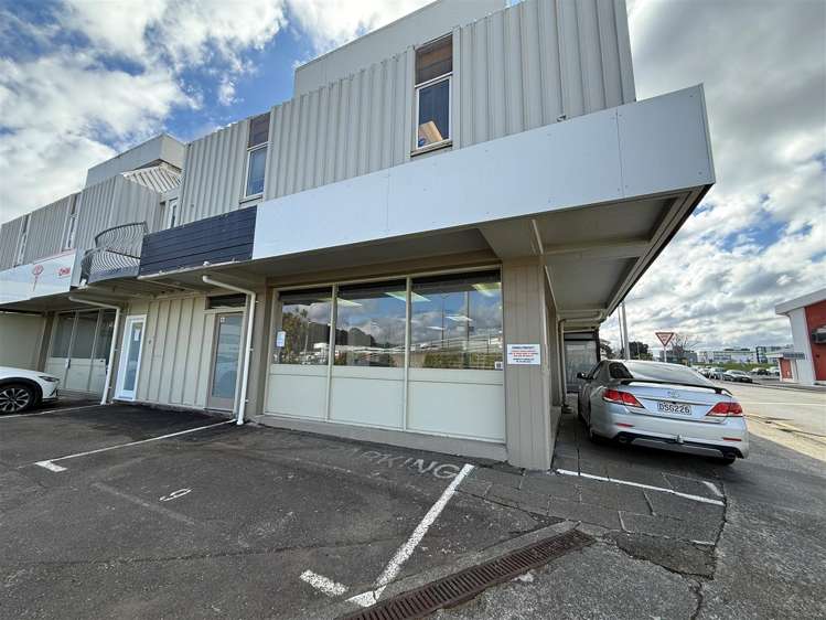 Unit E, 31 Railway Avenue Alicetown_1