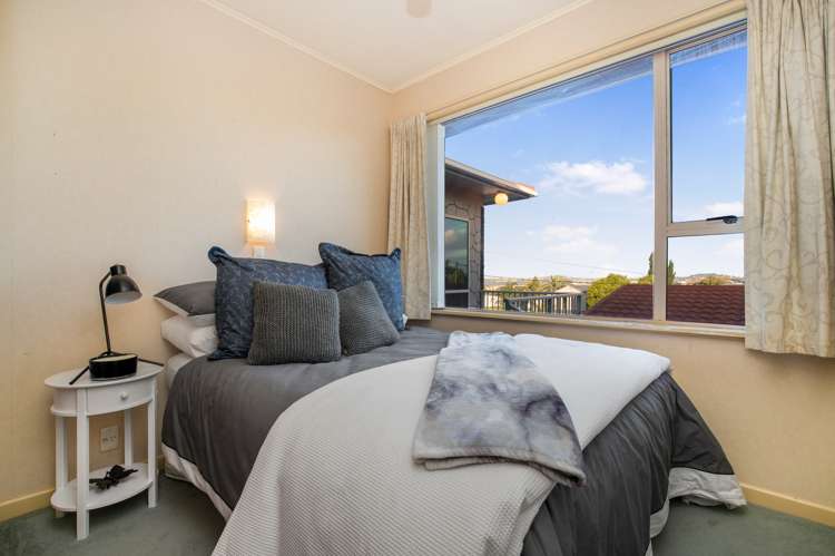 4 Merville Avenue Te Atatu South_13