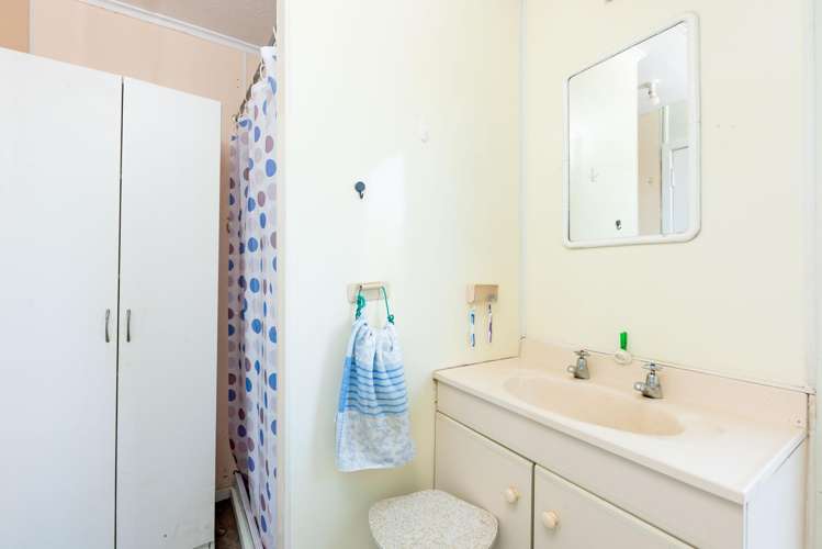 196 Newton Road Omapere_16