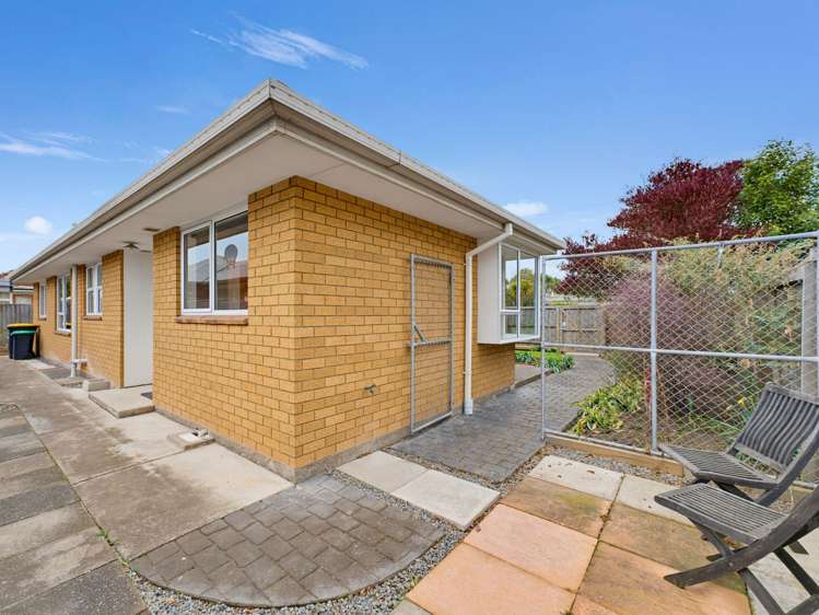2/2 Bentley Street Russley_24