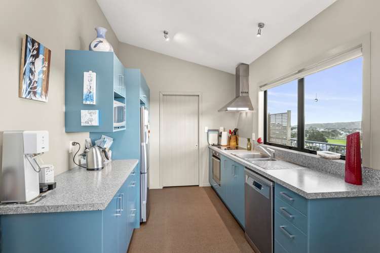 25j Violet Street Raglan_3