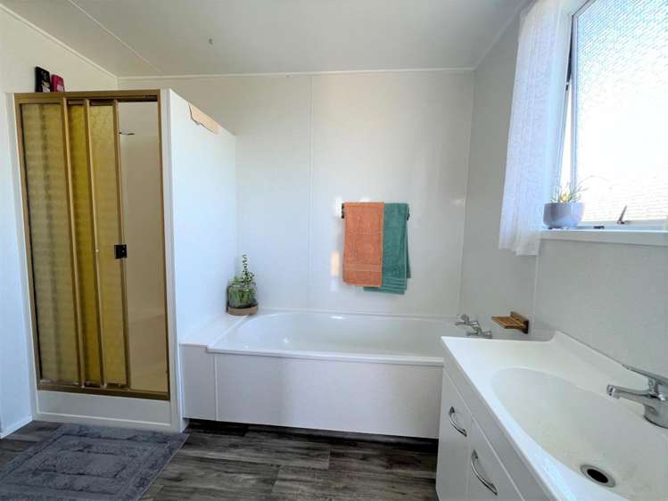 402 Main South Road Paroa_16