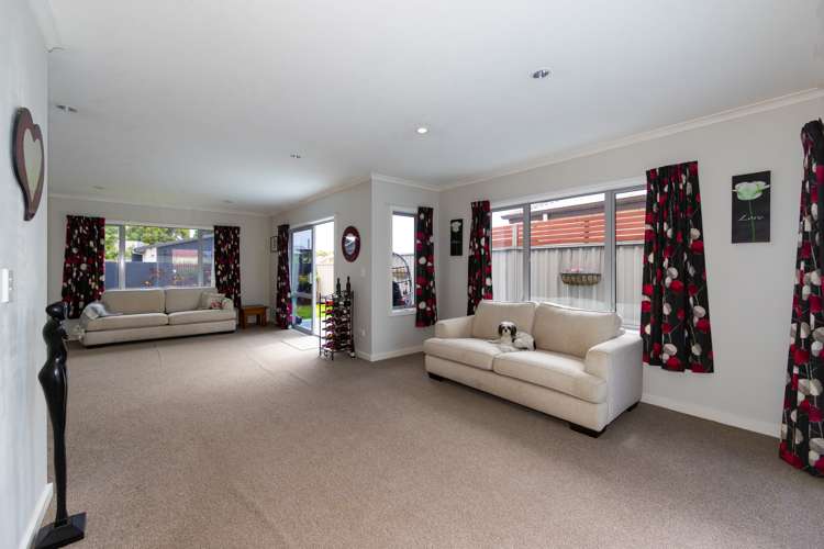 4 Gregory Grove Clive_5