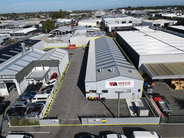 Versatile Industrial Warehouse with Large Yard