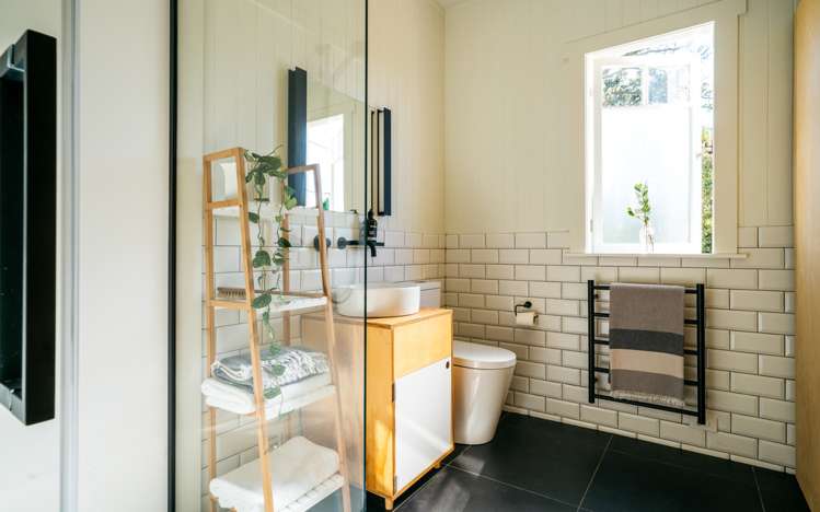 15 Alison Road Surfdale_16