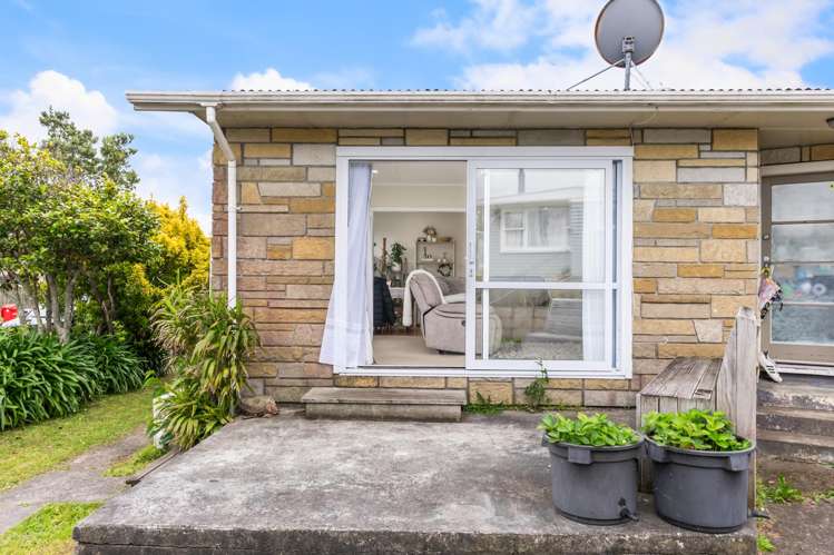 44 Kokiri Crescent Waitangirua_16