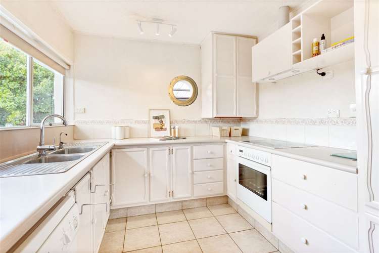 28 Dawnhaven Drive Te Atatu Peninsula_21