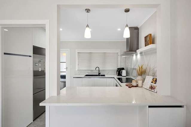 2/56a Taharoto Road Takapuna_4