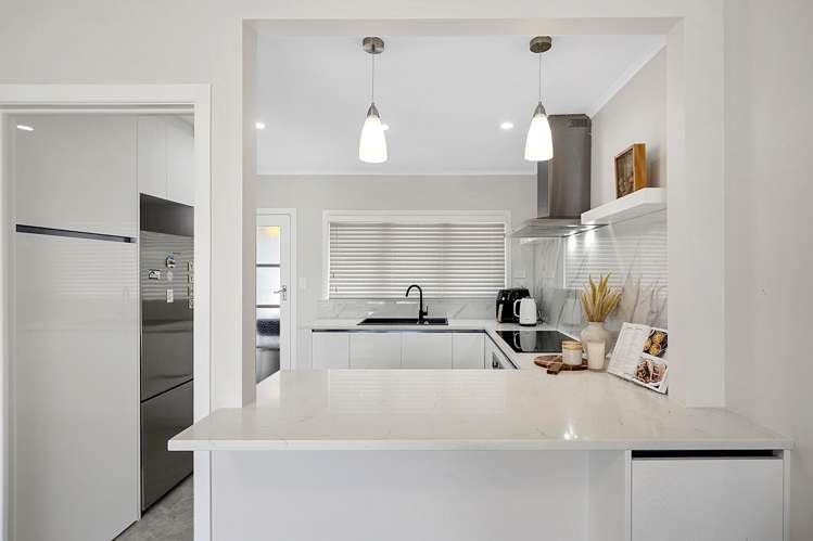 2/56a Taharoto Road Takapuna_5