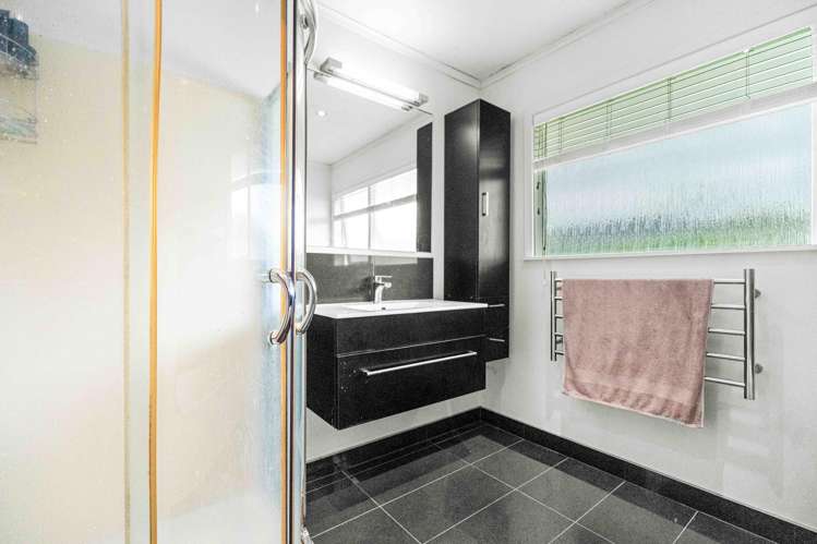 85 Hutchinson Road Bucklands Beach_13