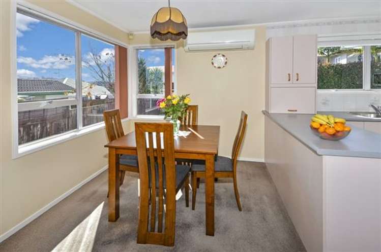 8 Tree View Avenue Glenfield_21