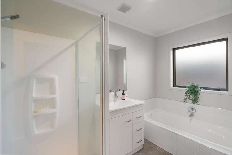 39 Faringdon Boulevard Rolleston_16