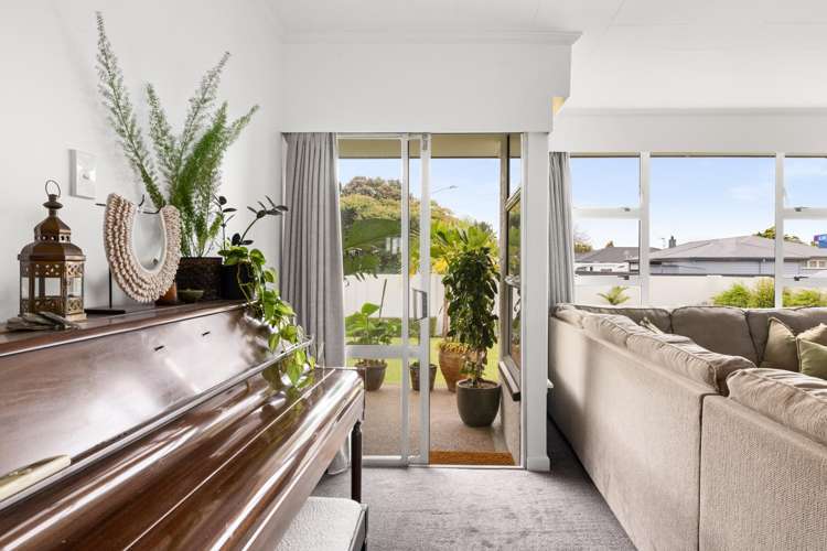 74 Menin Road Onekawa_13