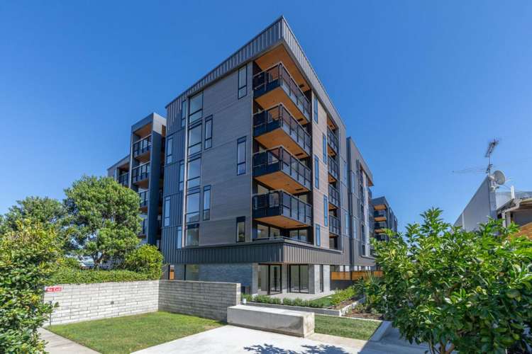 2/11 Spring Street_1