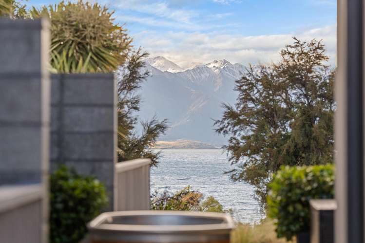 12 Flora Dora Parade Lake Hawea_14