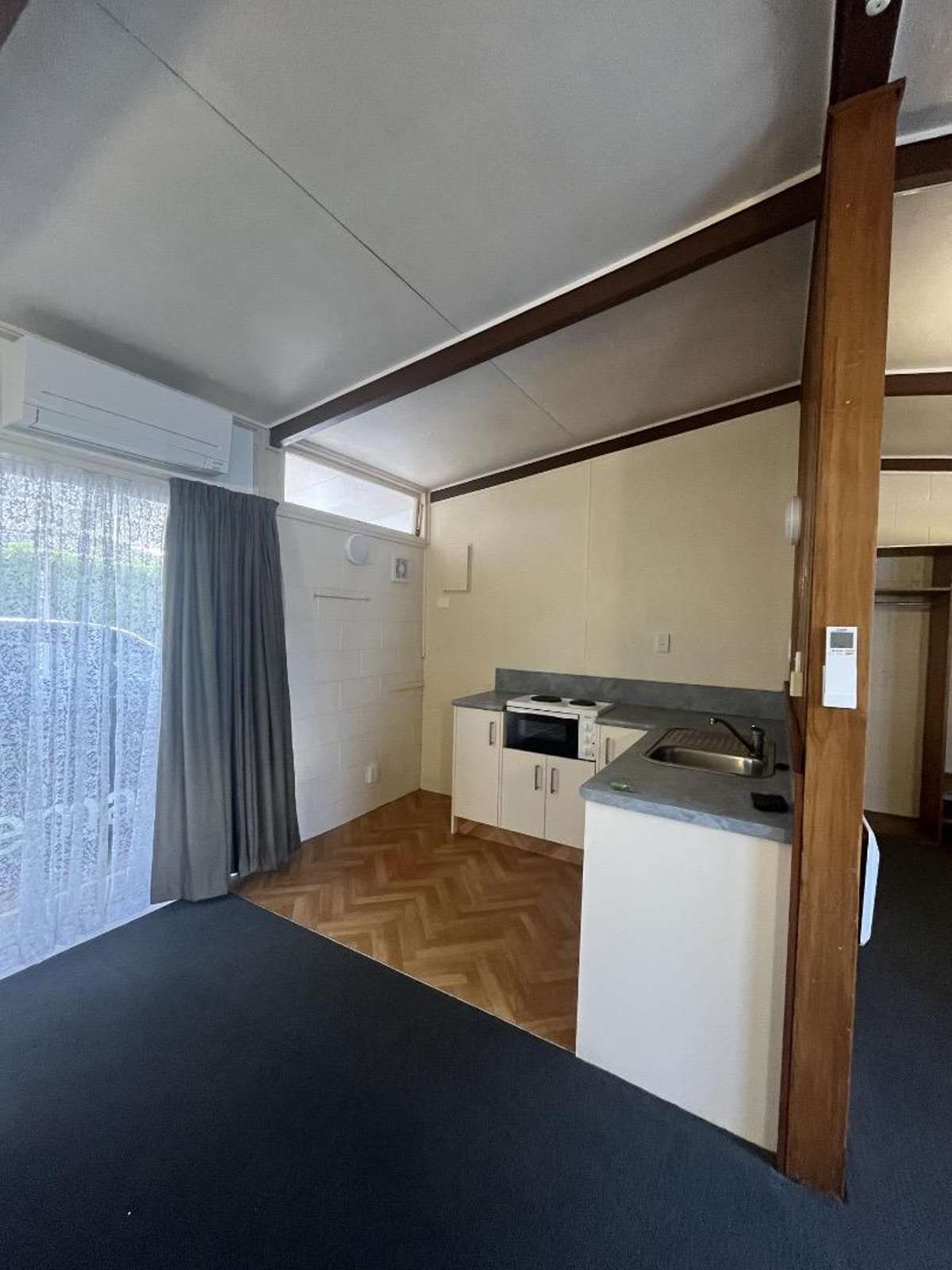 Comfortable bedsit 1