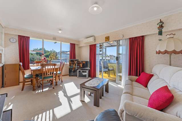 2/4 Severn Place Spotswood_1