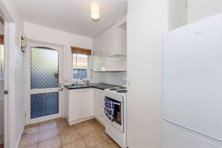 2/1 Glen Road Browns Bay_8