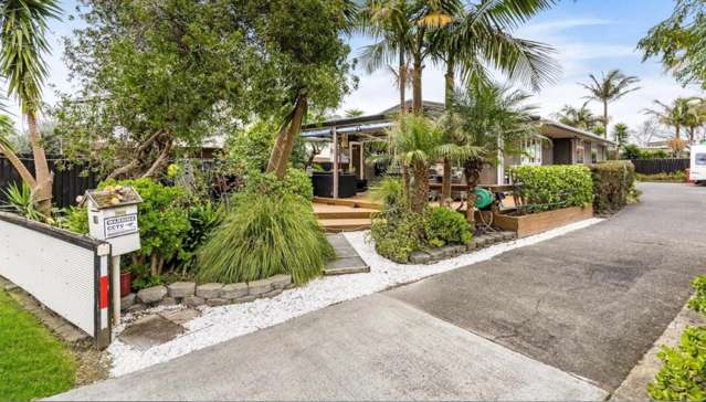 Modern 3-Bedroom Home with Double Garage & Parking