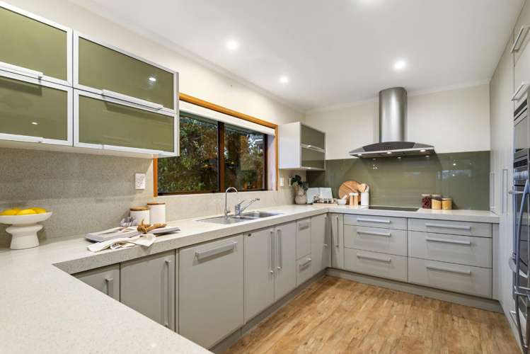 22 John Dee Crescent Red Beach_17