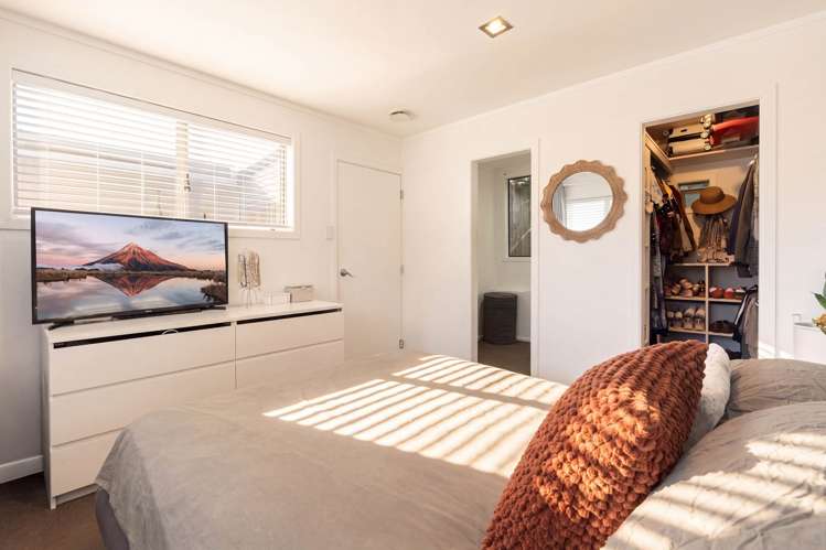 2/54 Lyons Avenue Murrays Bay_9