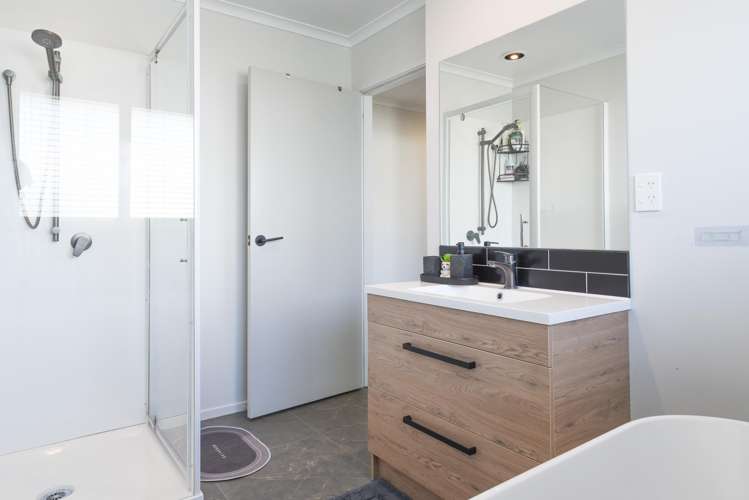 1 Kohekohe Drive Owhata_12