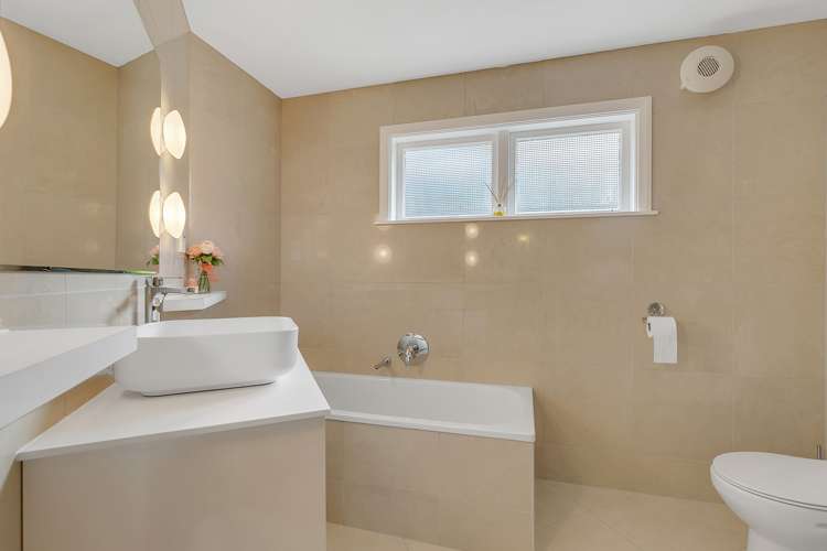 115 Dowse Drive Maungaraki_9