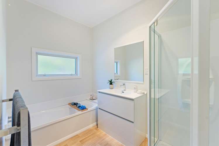 8 Manuka Street Otaki Beach_17