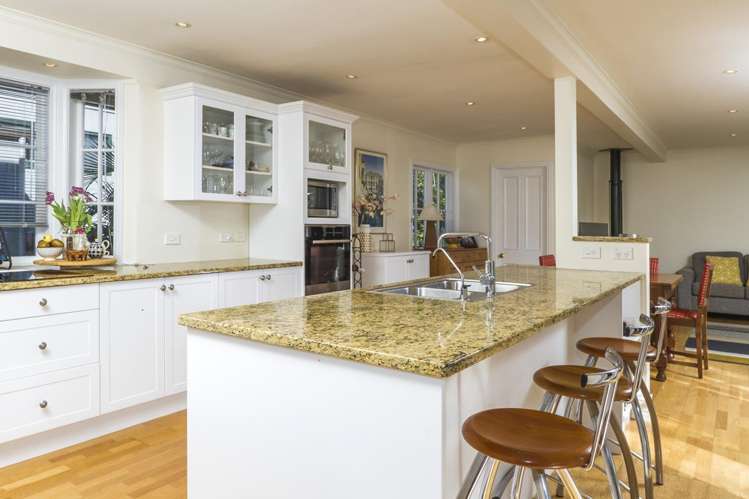 128 Beach Road Castor Bay_11